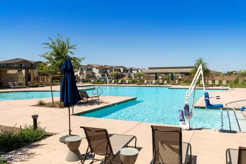 Exterior - 1553 E Blue Spruce Ln, Gilbert, AZ 85298 photo 10 of 11