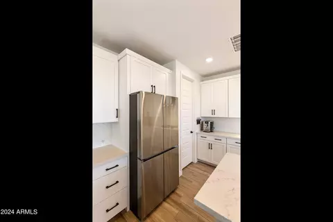 Kitchen - 1553 E Blue Spruce Ln, Gilbert, AZ 85298 photo 7 of 11