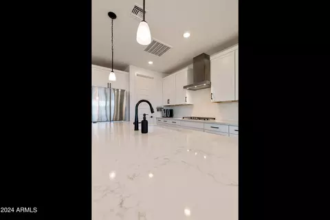Kitchen - 1553 E Blue Spruce Ln, Gilbert, AZ 85298 photo 6 of 11
