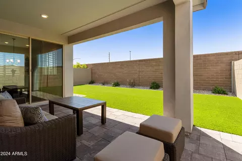 Exterior - 1553 E Blue Spruce Ln, Gilbert, AZ 85298 photo 4 of 11