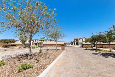 View/Area - 1553 E Blue Spruce Ln, Gilbert, AZ 85298 photo 2 of 2