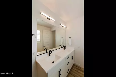 Bath - 1553 E Blue Spruce Ln, Gilbert, AZ 85298 photo 3 of 4