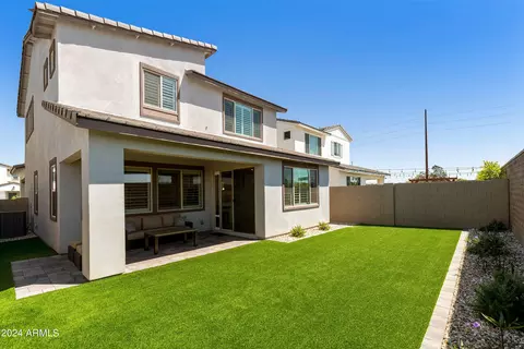 Exterior - 1553 E Blue Spruce Ln, Gilbert, AZ 85298 photo 5 of 11