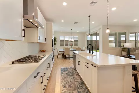 Kitchen - 1553 E Blue Spruce Ln, Gilbert, AZ 85298 photo 3 of 11