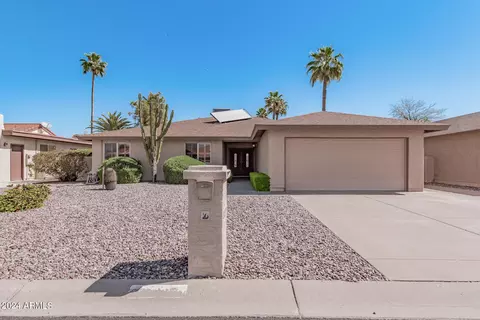 25805 S Howard Dr, Sun Lakes, AZ 85248