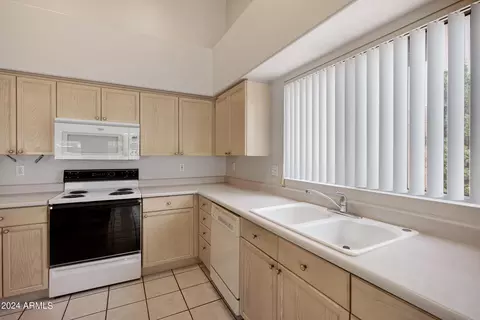 Kitchen - 7263 E Jasmine St, Mesa, AZ 85207 photo 4 of 9