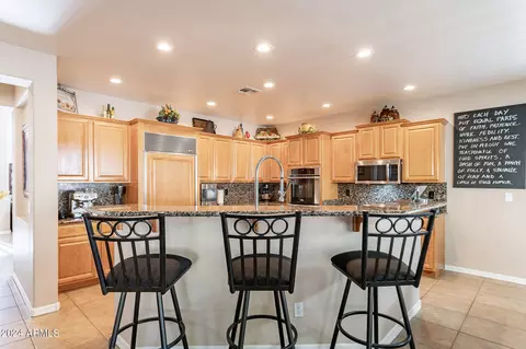 Kitchen - 7143 S View Ln, Gilbert, AZ 85298 photo 4 of 5