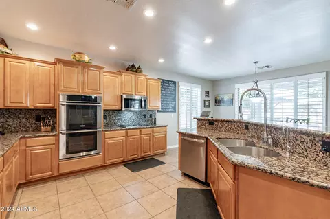 Kitchen - 7143 S View Ln, Gilbert, AZ 85298 photo 2 of 5