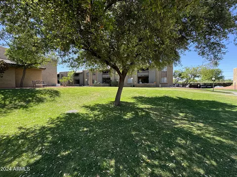 Exterior - 3825 E Camelback Rd #124, Phoenix, AZ 85018 photo 4 of 9