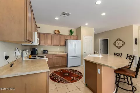 Kitchen - 4062 E Jude Ln, Gilbert, AZ 85298 photo 2 of 5