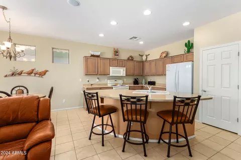 Kitchen - 4062 E Jude Ln, Gilbert, AZ 85298 photo 4 of 5