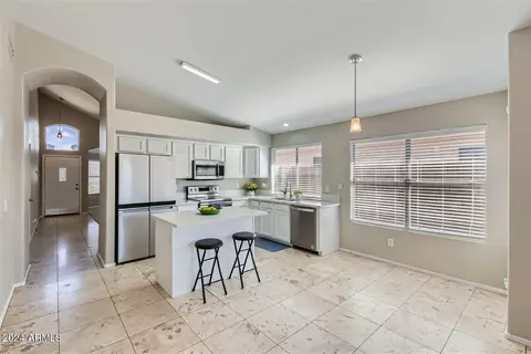 Kitchen - 4721 E Jaeger Rd, Phoenix, AZ 85050 photo 3 of 4