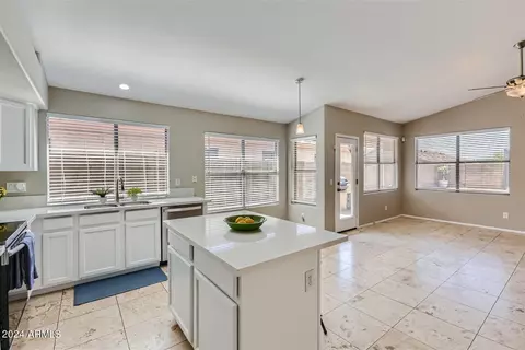 Kitchen - 4721 E Jaeger Rd, Phoenix, AZ 85050 photo 2 of 4