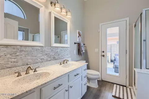 Bath - 4721 E Jaeger Rd, Phoenix, AZ 85050 photo 1 of 3