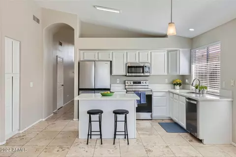 Kitchen - 4721 E Jaeger Rd, Phoenix, AZ 85050 photo 4 of 4