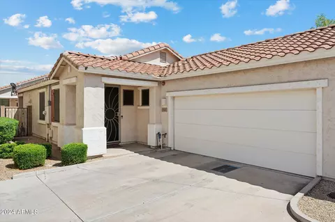 945 E Redondo Dr, Gilbert, AZ 85296