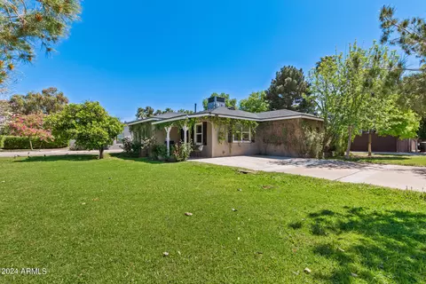 Exterior - 1301 E Highland Ave, Phoenix, AZ 85014 photo 3 of 13