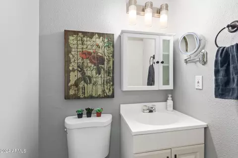 Bath - 1301 E Highland Ave, Phoenix, AZ 85014 photo 2 of 4