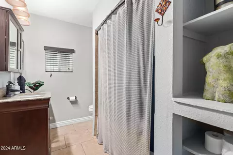 Bath - 1301 E Highland Ave, Phoenix, AZ 85014 photo 1 of 4