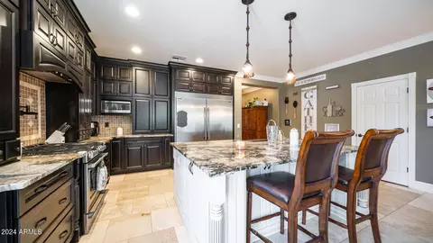 Kitchen - 914 E Doral Ct, Gilbert, AZ 85297 photo 4 of 7