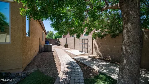 Exterior - 914 E Doral Ct, Gilbert, AZ 85297 photo 6 of 17
