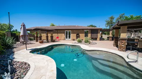 Exterior - 914 E Doral Ct, Gilbert, AZ 85297 photo 15 of 17