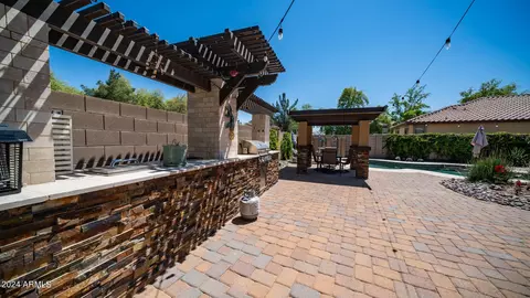 Exterior - 914 E Doral Ct, Gilbert, AZ 85297 photo 11 of 17