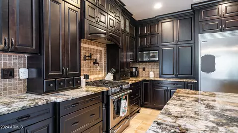 Kitchen - 914 E Doral Ct, Gilbert, AZ 85297 photo 3 of 7