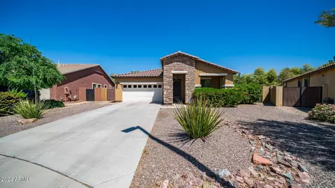 Exterior - 914 E Doral Ct, Gilbert, AZ 85297 photo 2 of 17