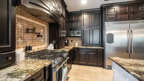 Kitchen - 914 E Doral Ct, Gilbert, AZ 85297 photo 5 of 7
