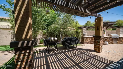 Exterior - 914 E Doral Ct, Gilbert, AZ 85297 photo 10 of 17