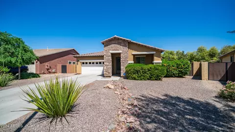 Exterior - 914 E Doral Ct, Gilbert, AZ 85297 photo 3 of 17