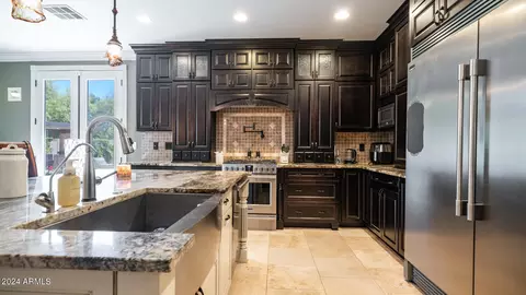 Kitchen - 914 E Doral Ct, Gilbert, AZ 85297 photo 6 of 7