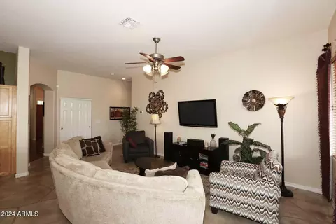 Living - 2508 E Fremont Rd, Phoenix, AZ 85042 photo 4 of 6