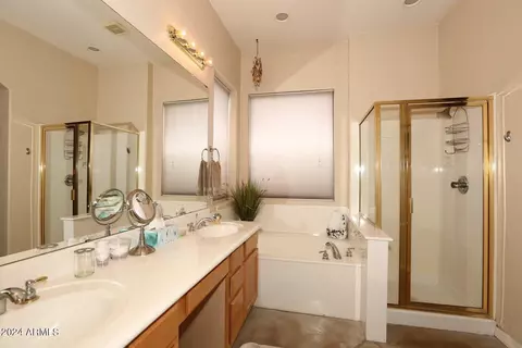 Bath - 2508 E Fremont Rd, Phoenix, AZ 85042 photo 2 of 4