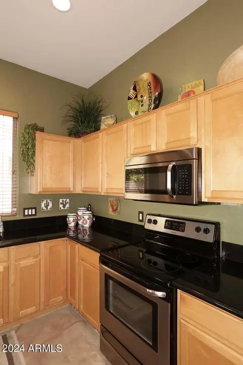 Kitchen - 2508 E Fremont Rd, Phoenix, AZ 85042 photo 4 of 4