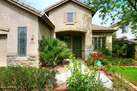 Exterior - 2508 E Fremont Rd, Phoenix, AZ 85042 photo 3 of 13
