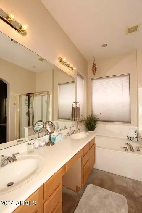 Bath - 2508 E Fremont Rd, Phoenix, AZ 85042 photo 3 of 4
