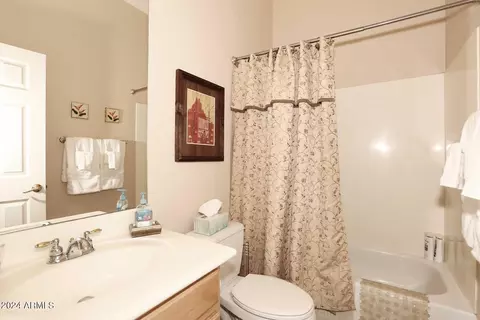 Bath - 2508 E Fremont Rd, Phoenix, AZ 85042 photo 1 of 4