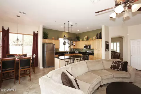 Living - 2508 E Fremont Rd, Phoenix, AZ 85042 photo 5 of 6