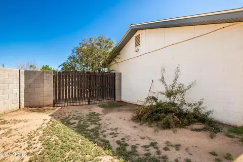 Exterior - 1964 E Concorda Dr, Tempe, AZ 85282 photo 9 of 10
