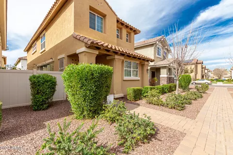 1061 S Annie Ln, Gilbert, AZ 85296