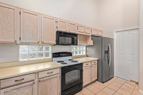 Kitchen - 2320 E Silverwood Dr, Phoenix, AZ 85048 photo 3 of 5