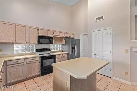Kitchen - 2320 E Silverwood Dr, Phoenix, AZ 85048 photo 2 of 5