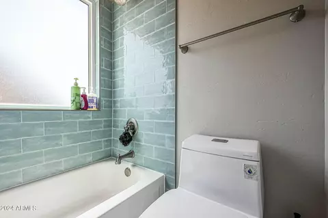 Bath - 2139 E Sierra Madre Ave, Gilbert, AZ 85296 photo 9 of 14
