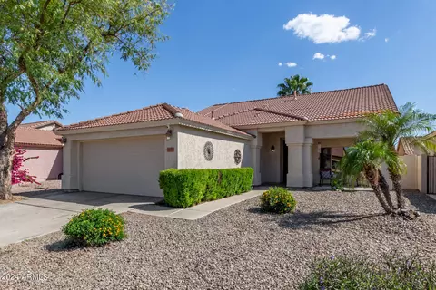 6673 W Acapulco Ln, Glendale, AZ 85306