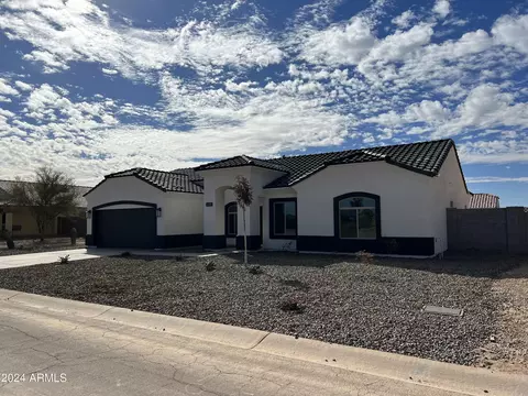 13526 S Calumet Rd, Arizona City, AZ 85123