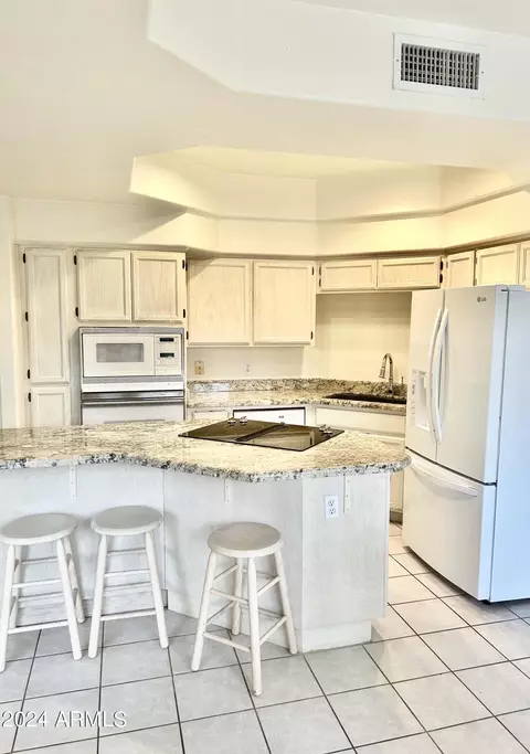 Kitchen - 1075 E Shangri La Rd, Phoenix, AZ 85020 photo 1 of 1