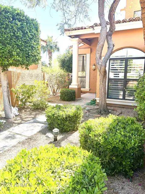 Exterior - 1075 E Shangri La Rd, Phoenix, AZ 85020 photo 3 of 16