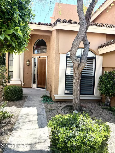 Exterior - 1075 E Shangri La Rd, Phoenix, AZ 85020 photo 4 of 16
